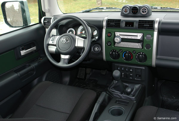 Toyota FJ Cruiser interior. Click for larger image
