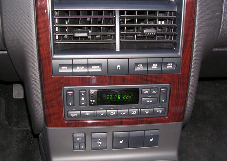 2006 Ford Explorer center console