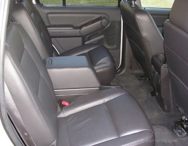 2006 Ford Explorer the second-row bucket seats in the 6-seater model