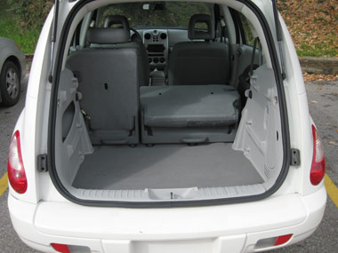 2009 Chrysler PT Cruiser folding the rear seat