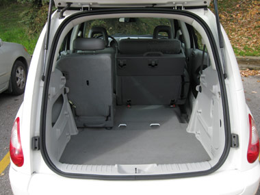 2009 Chrysler PT Cruiser folding the rear seat