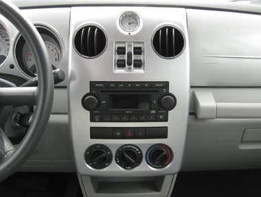 2009 Chrysler PT Cruiser center console