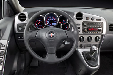 2005 Pontiac Vibe GT controls