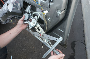 2005 dodge ram manual window regulator