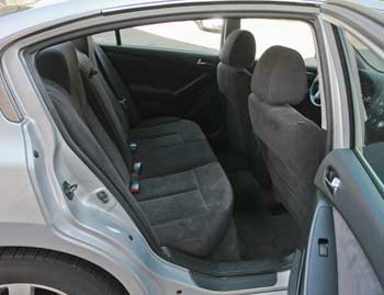 2008 Nissan Altima hybrid rear seat