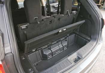 Nissan Pathfinder 2015 storage behind the third-row seat