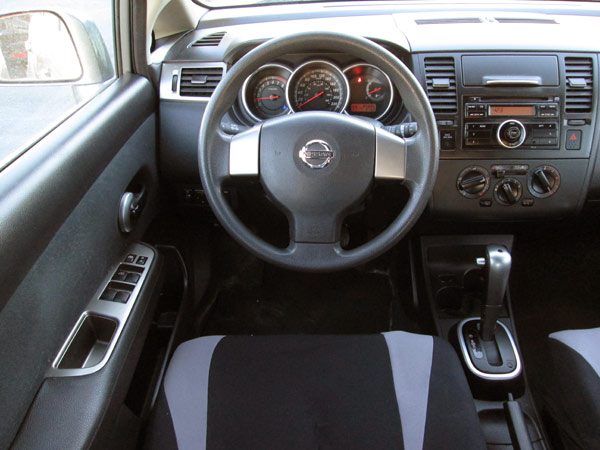 Nissan Versa 2007-2011: problems, fuel economy, engine, photos