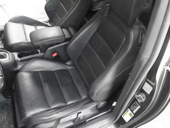 2010 Volkswagen GTI front seats