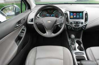2018 Chevrolet Cruze interior